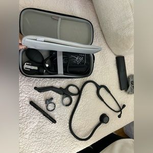 Stethoscope case with equipment